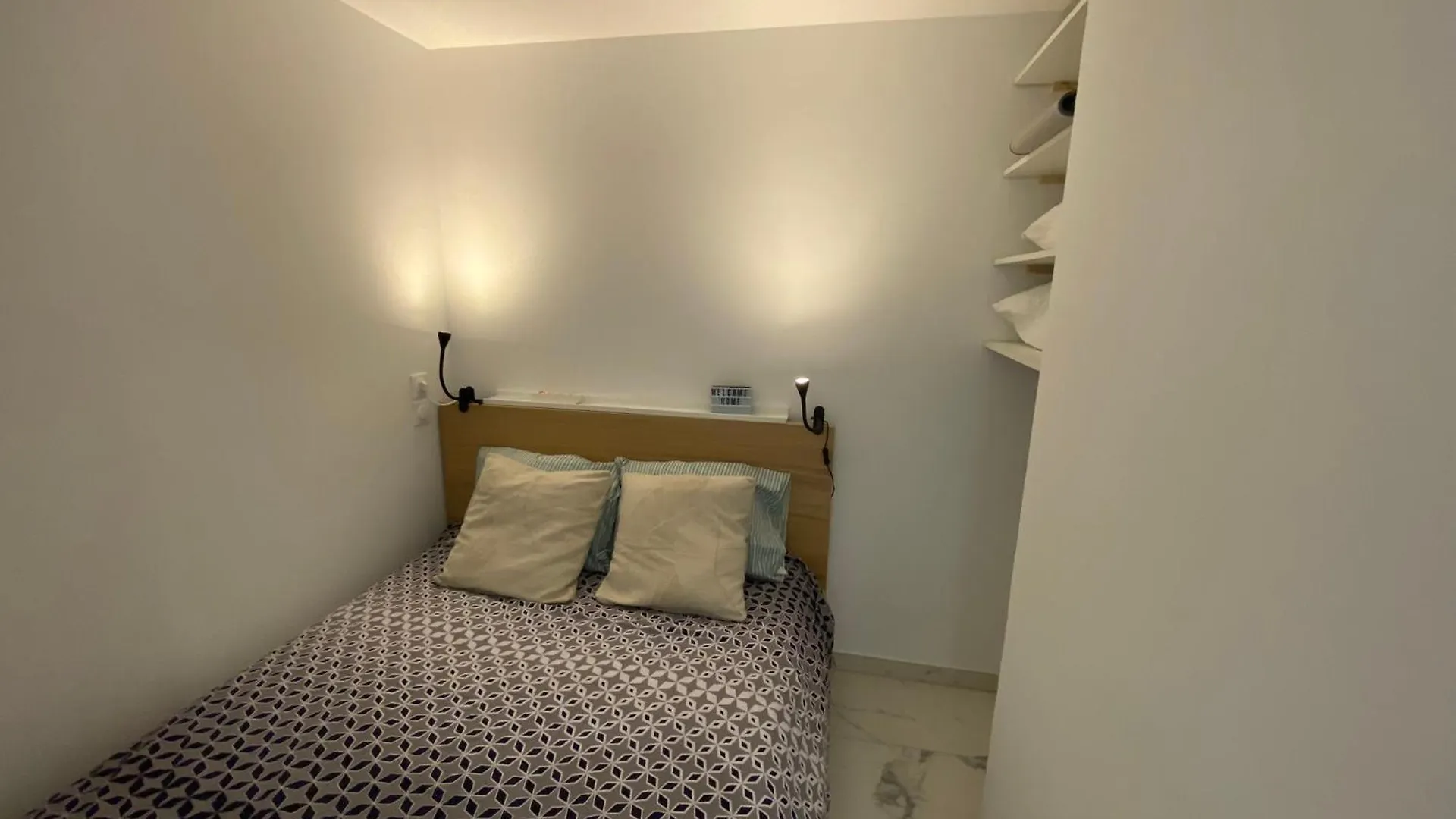 Appartement Face Mer Et Port Santa Lucia Climatise Et Wifi Saint-Raphael  Apartment